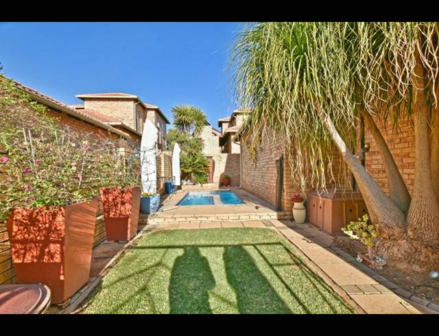 3 BEDROOM TOWNHOUSE FOR SALE IN WILGEHEUWEL